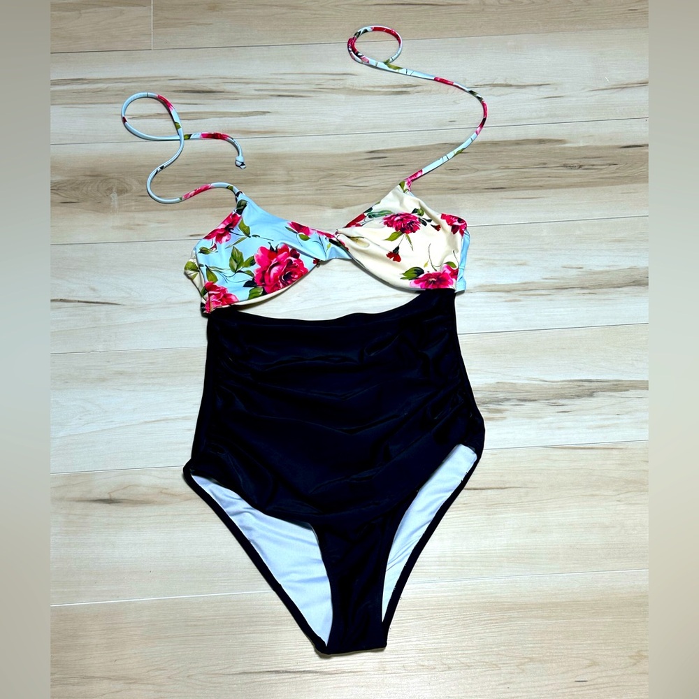 Women’s CUPSHE size m monokini A101